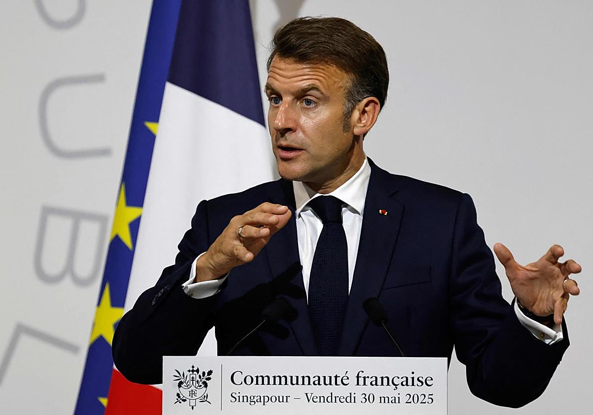 El presidente de Francia, Emmanuel Macron, aboga por endurecer la postura contra Israel desde Singapur