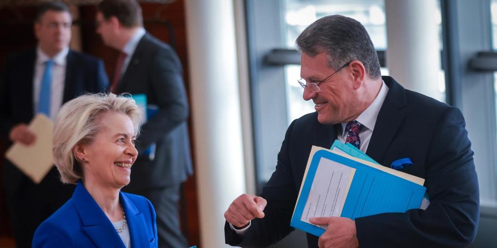 La ue está «plenamente comprometida» en alcanzar un acuerdo comercial con ee. Uu. Pese al fallo judicial sobre los aranceles