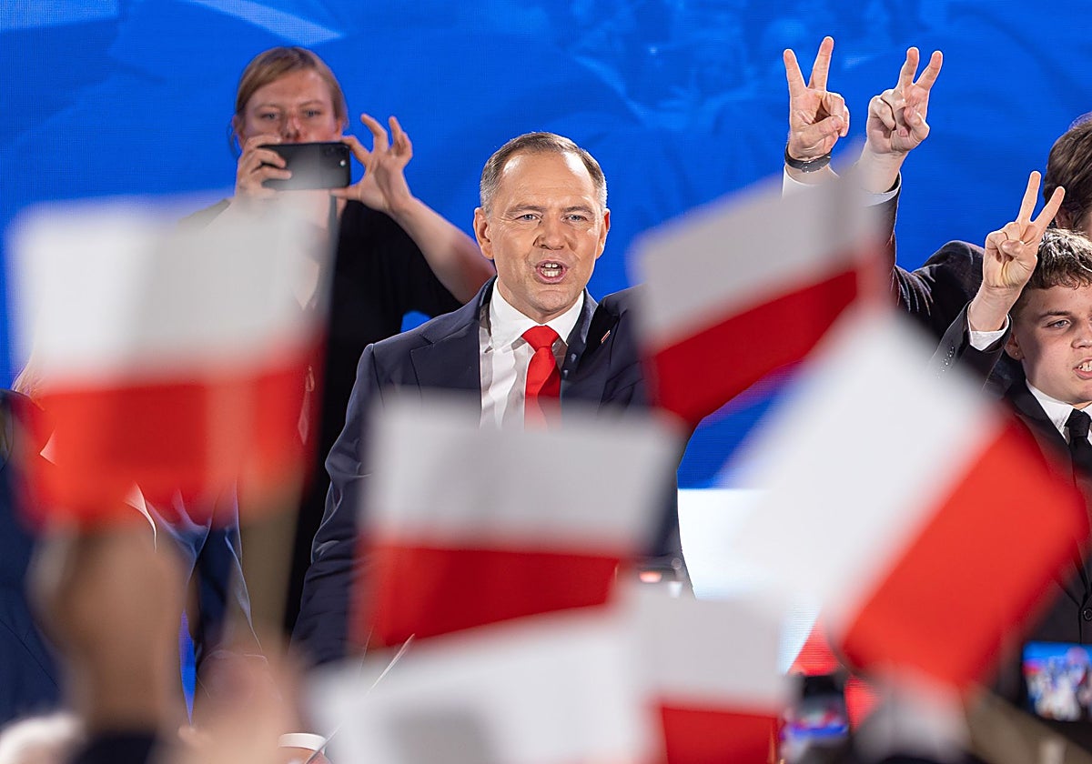 Desde Bruselas se consuelan sobre todo con el hecho de que Nawrocki se ha comprometido a mantener la ayuda militar a Ucrania, en lo que Polonia es una pieza fundamental