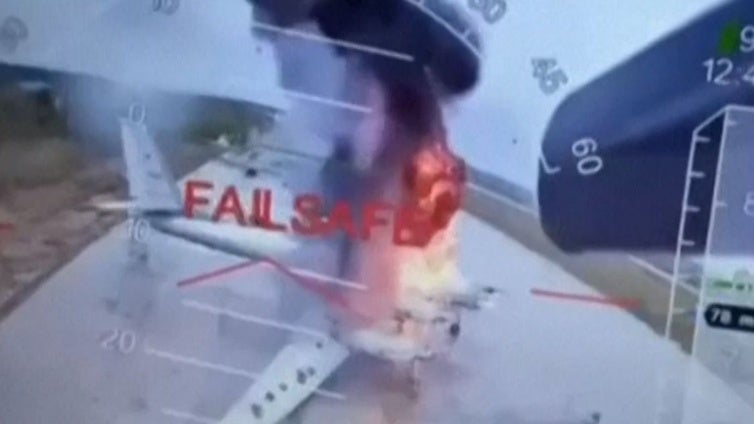 Topos, camioneros engañados y 117 drones ocultos en un plan de un año y medio: así fue el 'Pearl Harbor' de Ucrania a la aviación de Putin