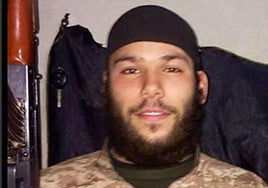 Suecia juzga a un yihadista por el asesinato de un piloto jordano que fue quemado vivo en Siria