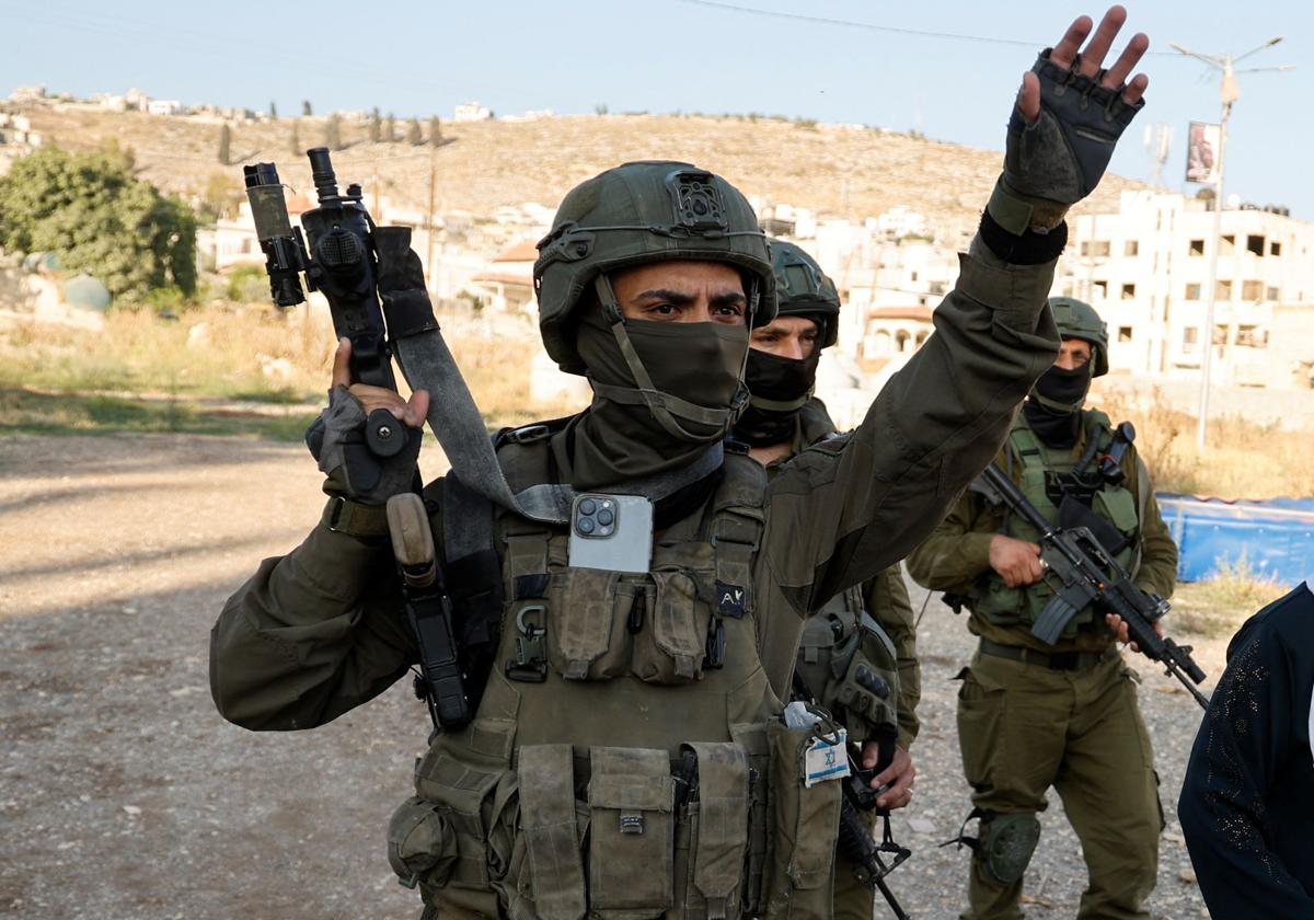 Israel confirma cuatro militares muertos y cinco heridos por una bomba-trampa en el sur de Gaza