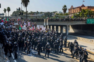 Trump militariza Los Ángeles sin permiso de California y desata una crisis institucional