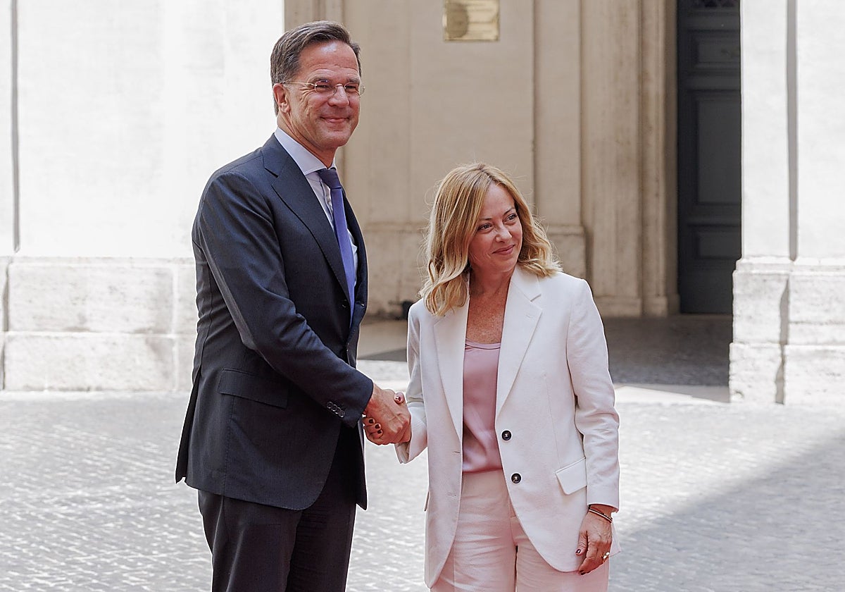 Meloni da la bienvenida a Rutte en el Palacio Chigi