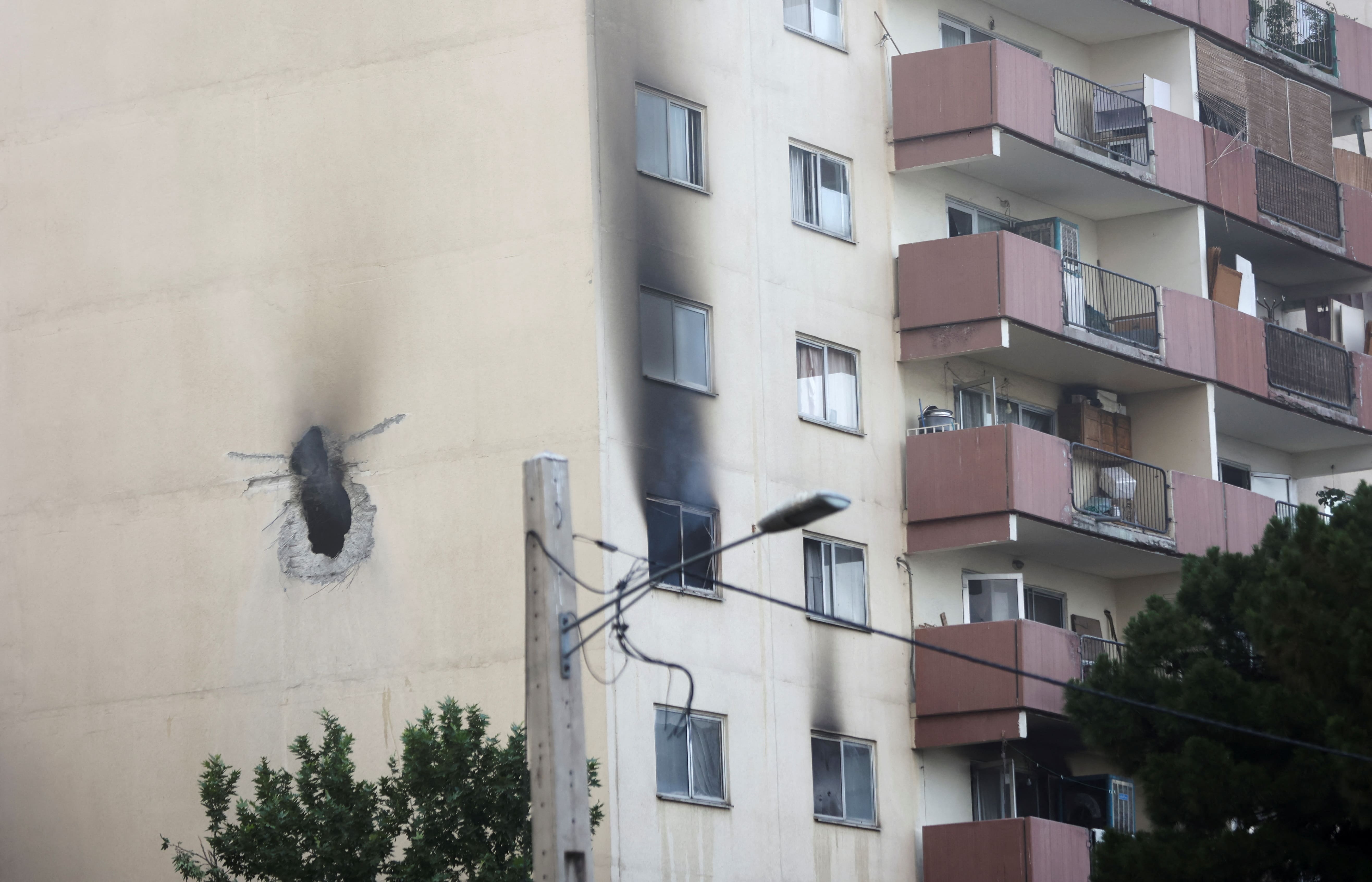 Un edificio dañado tras el ataque de Israel a la capital de Irán