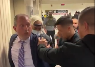 Detienen a un candidato a las primarias demócratas a la alcaldía de Nueva York en un tribunal de inmigración