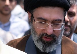 El segundo hijo del Líder Supremo Jamenei, principal candidato a suceder a su padre