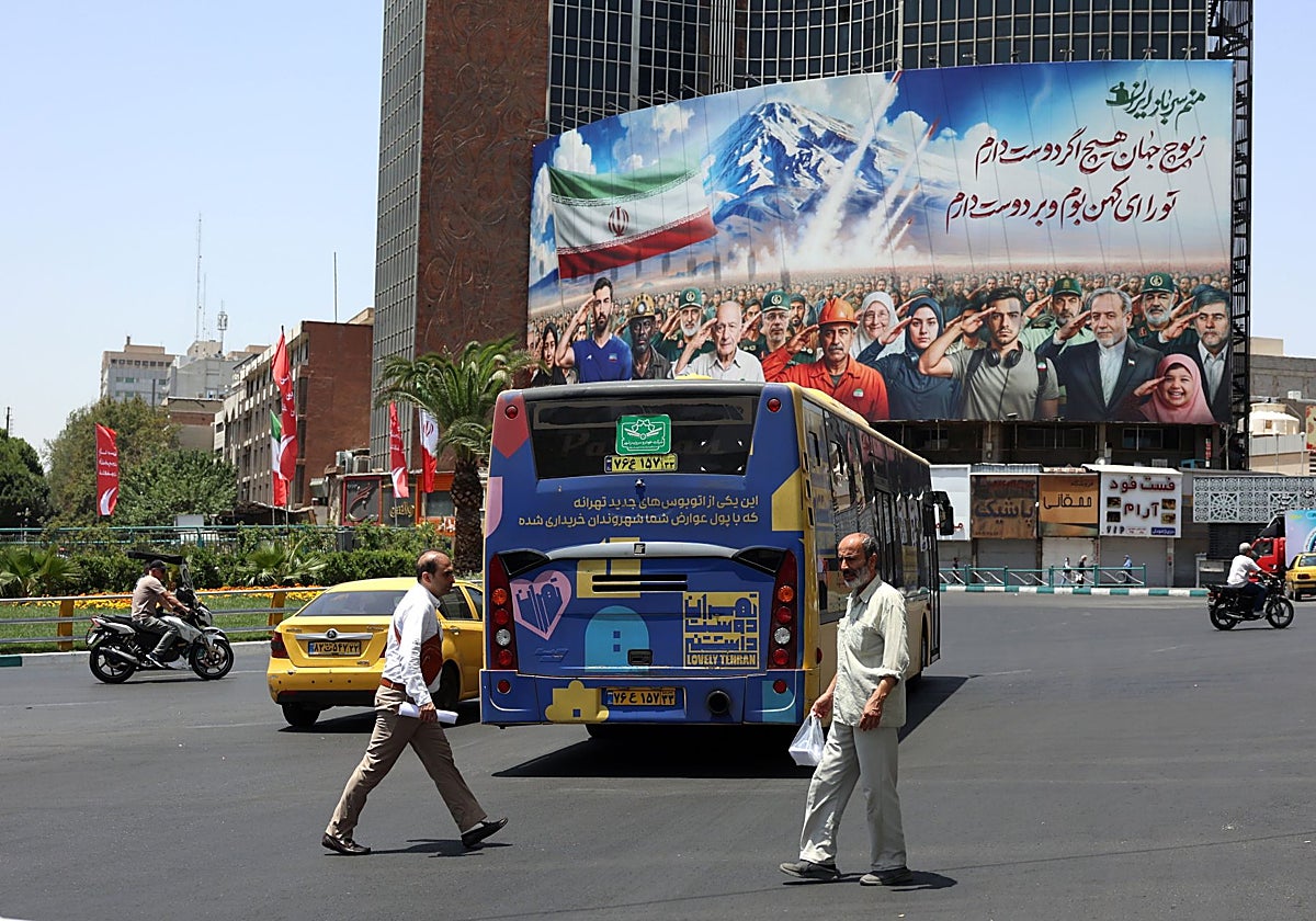 Vallas publicitarias en Teherán tras los ataques estadounidenses contra Irán