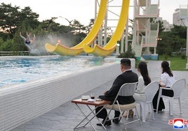 Toboganes, piscinas y sombrillas junto al mar: Corea del Norte abre un complejo turístico «sin igual»