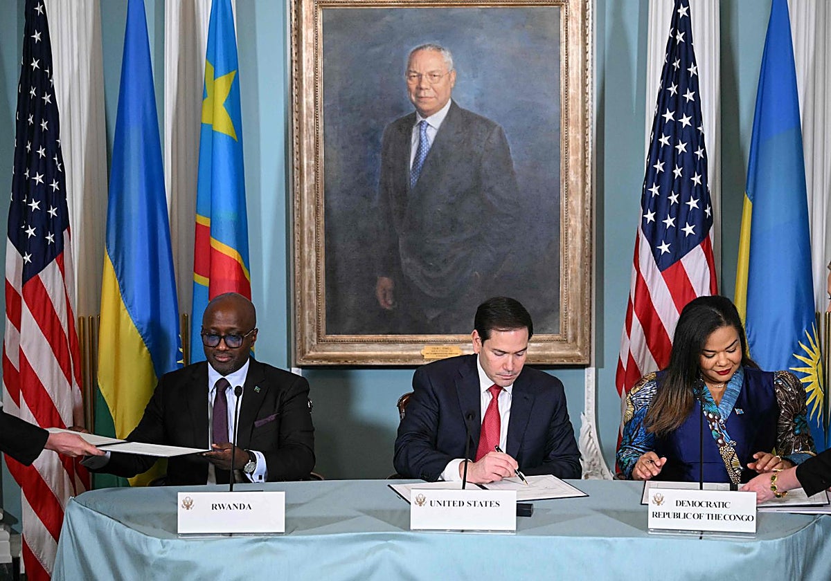 Firma del acuerdo de paz, en Washington, entre la Repúbilca Democrática del Congo y Ruanda, que ha contado con la mediación de EE.UU.