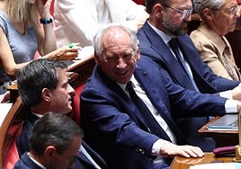 El primer ministro francés sobrevive a otra moción de censura, pero confirma la crisis nacional