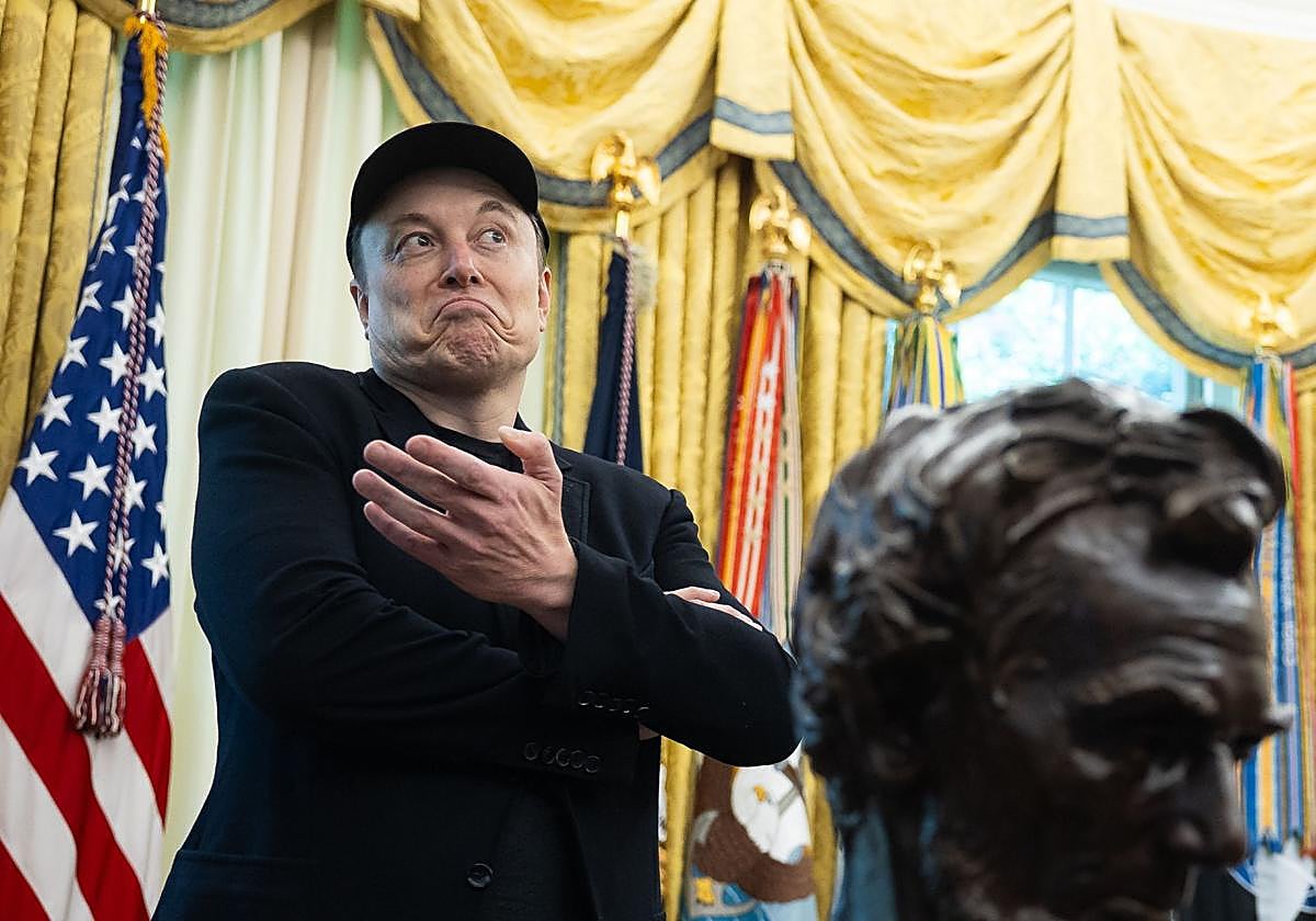 Elon Musk en una conferencia de prensa con Donald Trump en la Casa Blanca