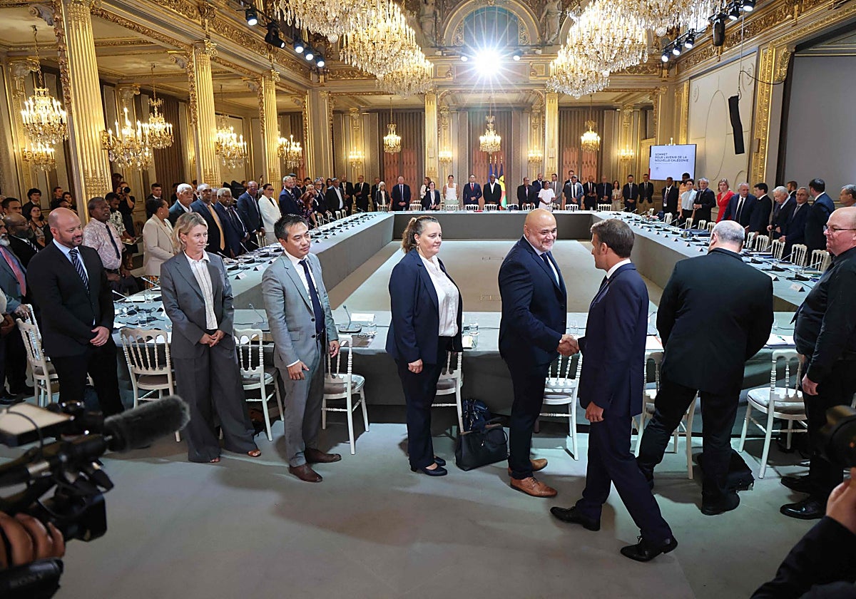 El presidente Emmanuel Macron, en una reunión con funcionarios franceses en el Palacio del Elíseo de París