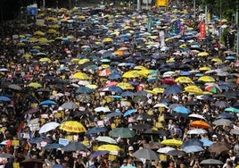 En 2014 los manifestantes de las protestas multitudinarias usaron los paraguas para protegerse de los gases lacrimógenos de la Policía. Los medios occidentales lo bautizaron como la Revolución de los Paraguas