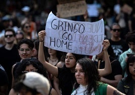 «¡Fuera gringos!»: una protesta en México por los altos alquileres deriva en xenofobia contra los estadounidenses