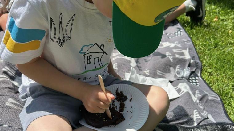Lejos de la guerra, los niños ucranianos pueden vivir una infancia feliz en Finlandia
