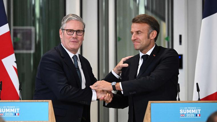 Keir Starmer y Emmanuel Macron, reunidos este jueves en una base militar al noroeste de Londres