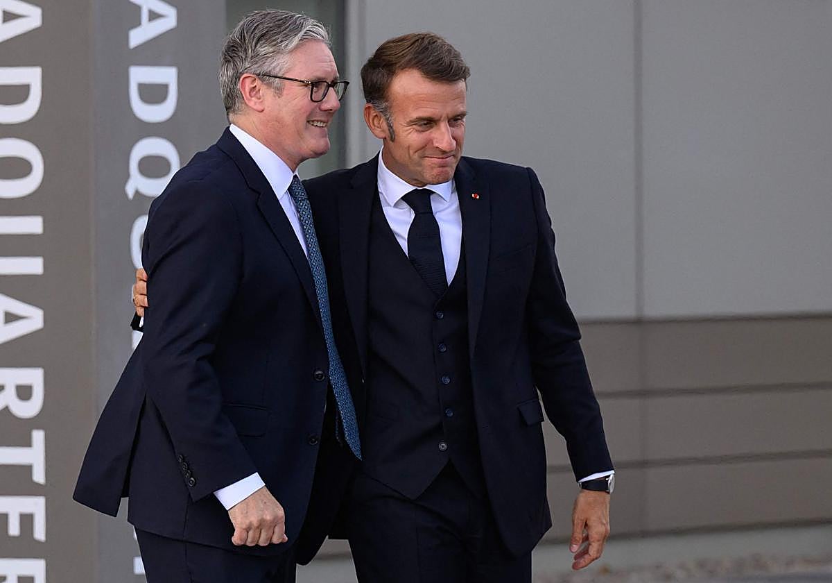 El primer ministro británico, Keir Starmer, y el presidente de Francia, Emmanuel Macron, tras su reunión