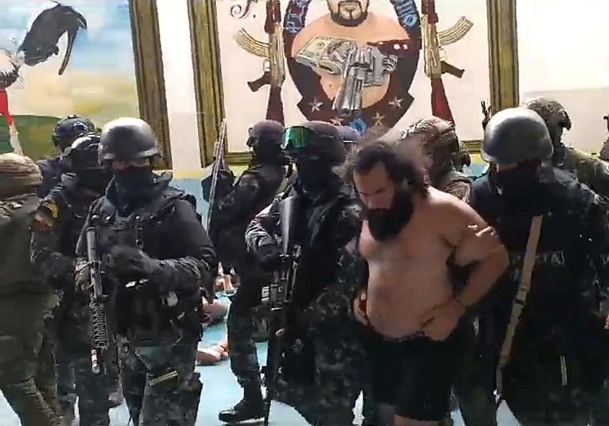 José Adolfo Macías Villamar, alias 'Fito', trasladado por las Fuerzas Armadas.