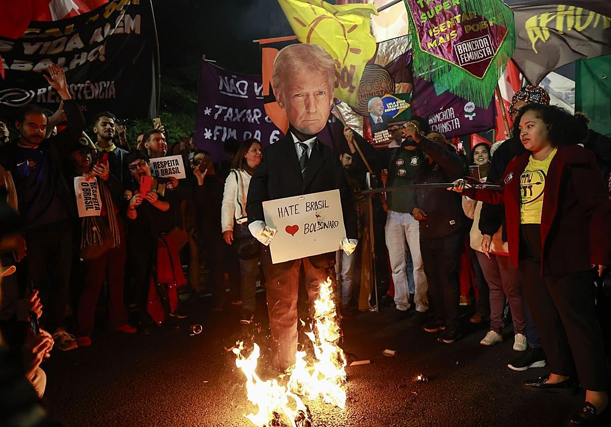 Brasileños protestan contra la subida de aranceles de Trump, impuesta por el juicio al expresidente Bolsonaro