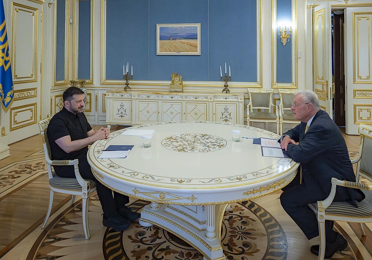 Zelenski discutió con el emisario de la Casa Blanca la nueva estrategia de la Casa Blanca en la guerra de Ucrania