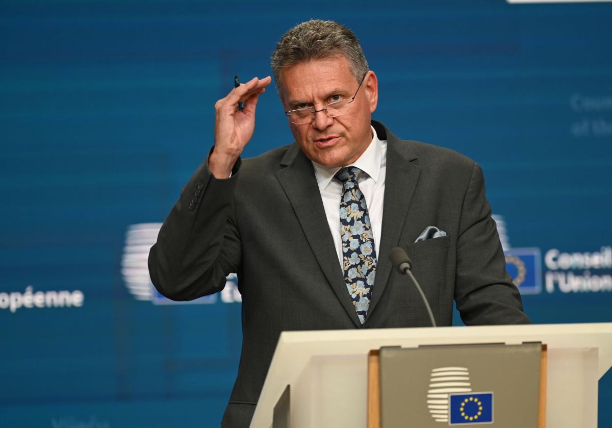 El comisario Maros Sefcovic da explicaciones a la prensa tras la reunión de ministros de Comercio de la UE en Bruselas