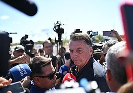 El Supremo de Brasil obliga a Bolsonaro a llevar tobillera electrónica y le prohíbe usar las redes sociales