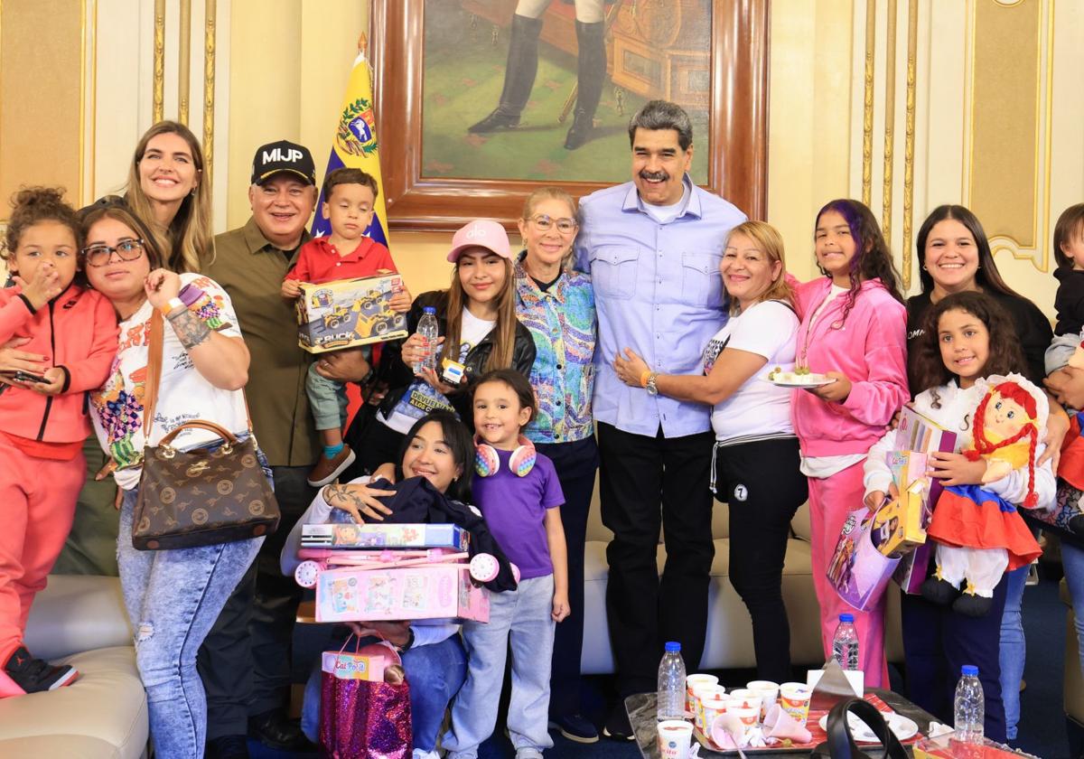Maduro recibe a siete de los 31 niños que denuncia como «secuestrados» en EE.UU.