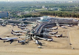 Drones ucranianos provocan el caos en aeropuertos cercanos a Moscú