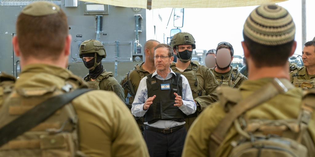 El presidente de Israel visita Gaza por primera vez desde el inicio de la guerra y defiende que «actúan según el Derecho Internacional»