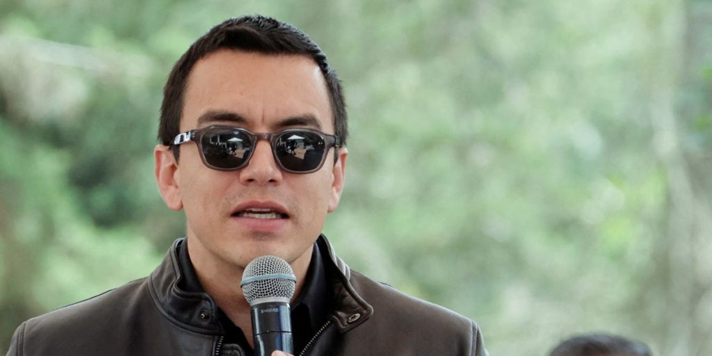 Noboa recorta el Gobierno de Ecuador  y despide a 5.000 funcionarios