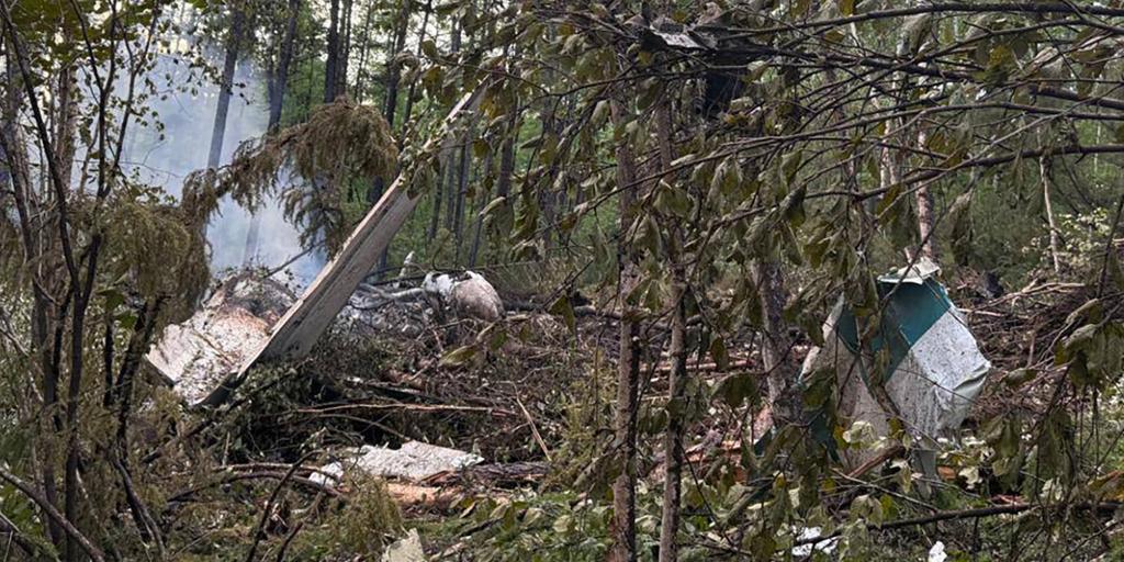 Hallan las cajas negras del avión siniestrado en el este de Rusia