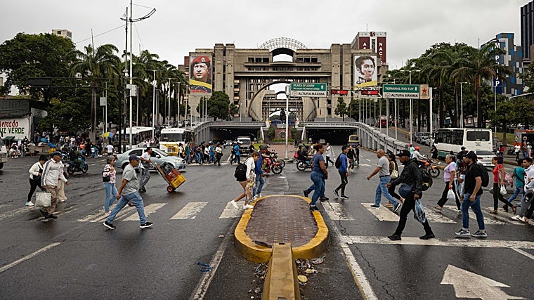 Venezuela se alista para escoger a sus 335 alcaldes en unos comicios con escasa oposición