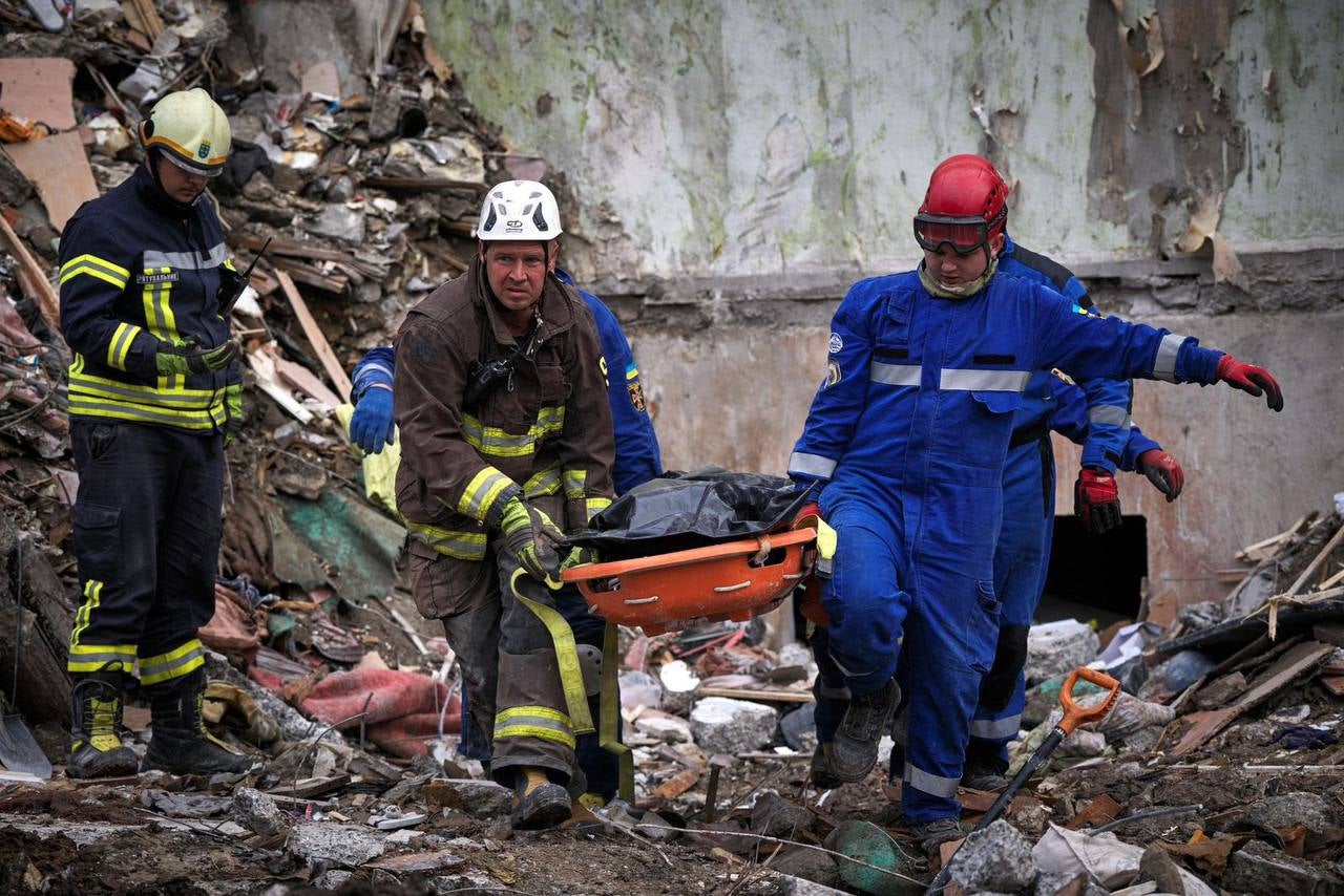Trump califica de «repugnante» el ataque ruso más letal del año en Kiev, que deja 31 muertos
