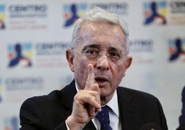 La condena a Álvaro Uribe genera conmoción y llamadas a la movilización en Colombia