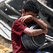 Contando calorías en el infierno: lo que contienen las polémicas cajas de ayuda en Gaza y por qué no resuelven la crisis