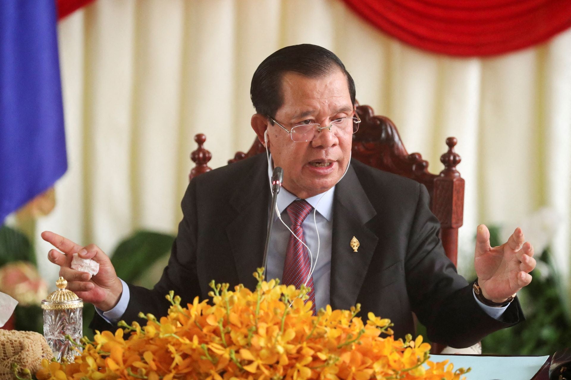 El presidente del Senado de Camboya, Hun Sen, pide ayuda humanitaria para liberar a 18 militares capturados tras el alto el fuego