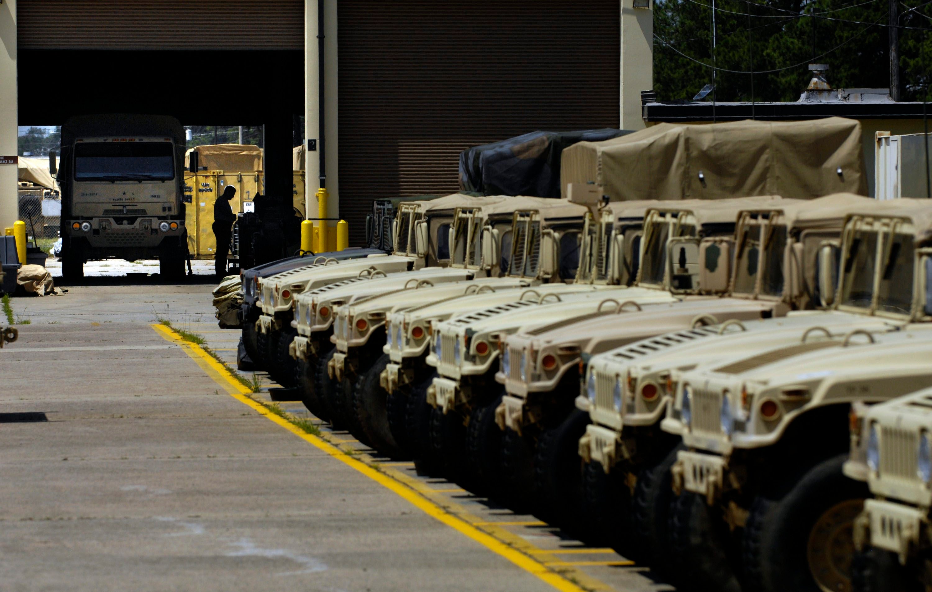 Vehículos militares en una imagen de archivo en la base de Fort Stewart, en Georgia.