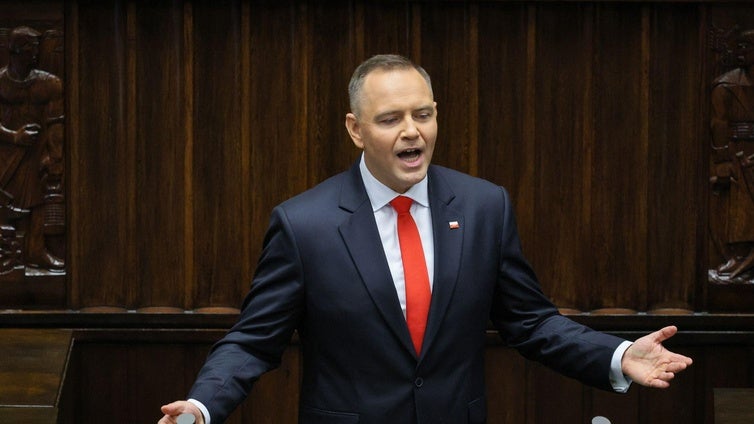 Nawrocki toma posesión como presidente de Polonia declarando la guerra al primer ministro Tusk: «Es el peor gobierno de la historia»