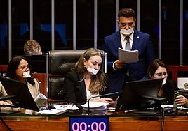 Los senadores bolsonaristas bloquean el Congreso brasileño tras la prisión domiciliaria al expresidente