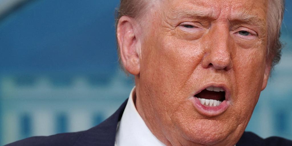 Trump retrasa la imposición de aranceles a China horas antes de que acabase la tregua comercial