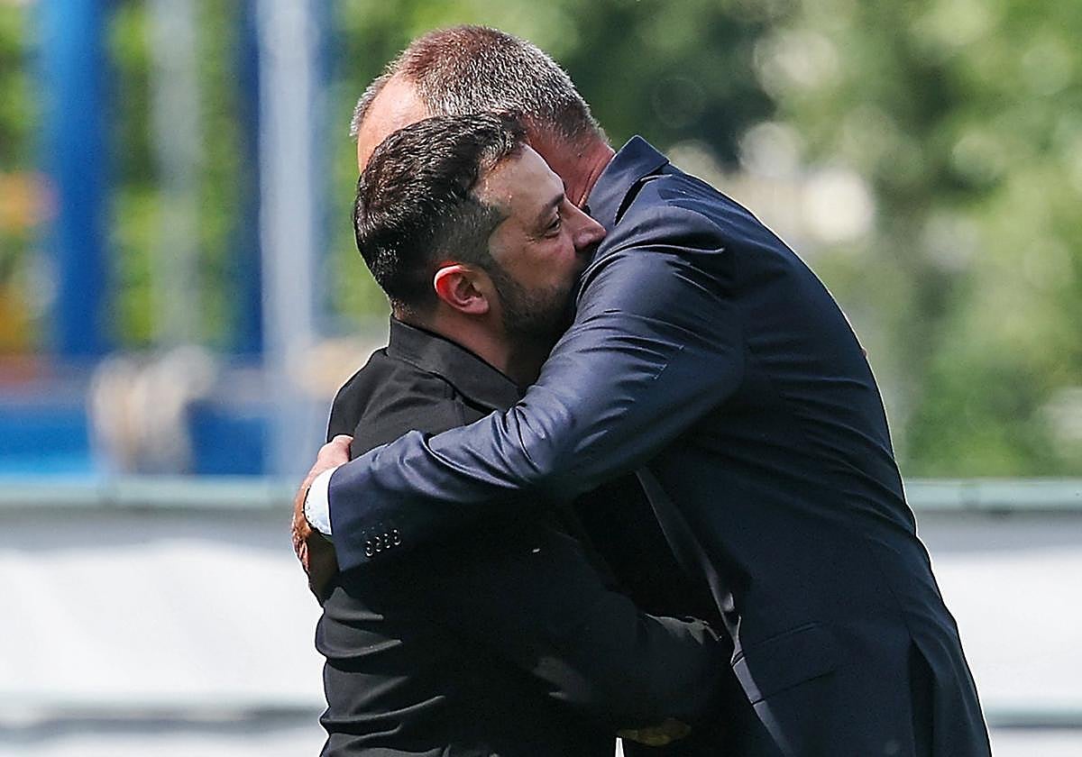 El líder ucraniano ha asido amistosamente recibido por Merz, antes de las reuniones de esta tarde con la UE y con la Administración Trump