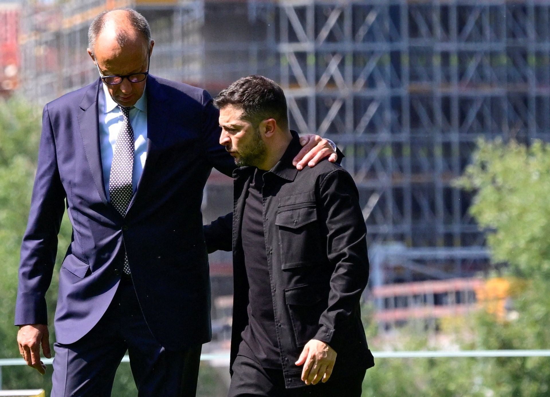 Zelenski se reúne con Merz en Berlín para preparar la reunión virtual de líderes europeos con Trump