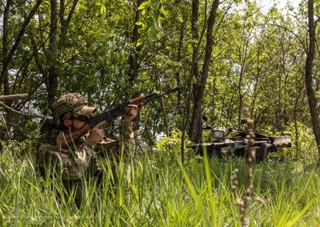 Imagen secundaria 1 - En el búnker de la primera línea de defensa ante Rusia