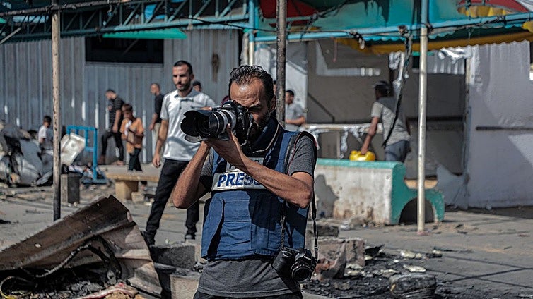 Un fotoperiodista en Gaza: «Todos los días al ir a trabajar me despido de mis hijos porque no sé si volveré con vida»
