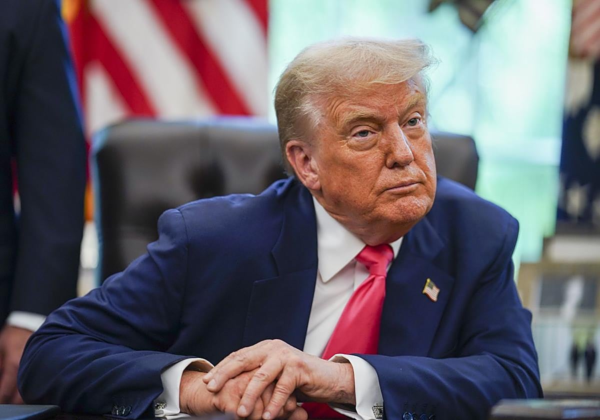 Donald Trump, en el Despacho Oval la víspera de la reunión con Putin en Alaska