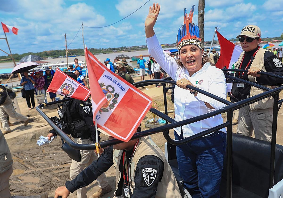 La presidenta de Perú, Dina Boluarte, visitó hoy la isla Santa