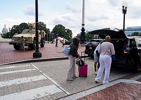 Imagen secundaria 1 - Tensión y miedo en el nuevo Washington militarizado
