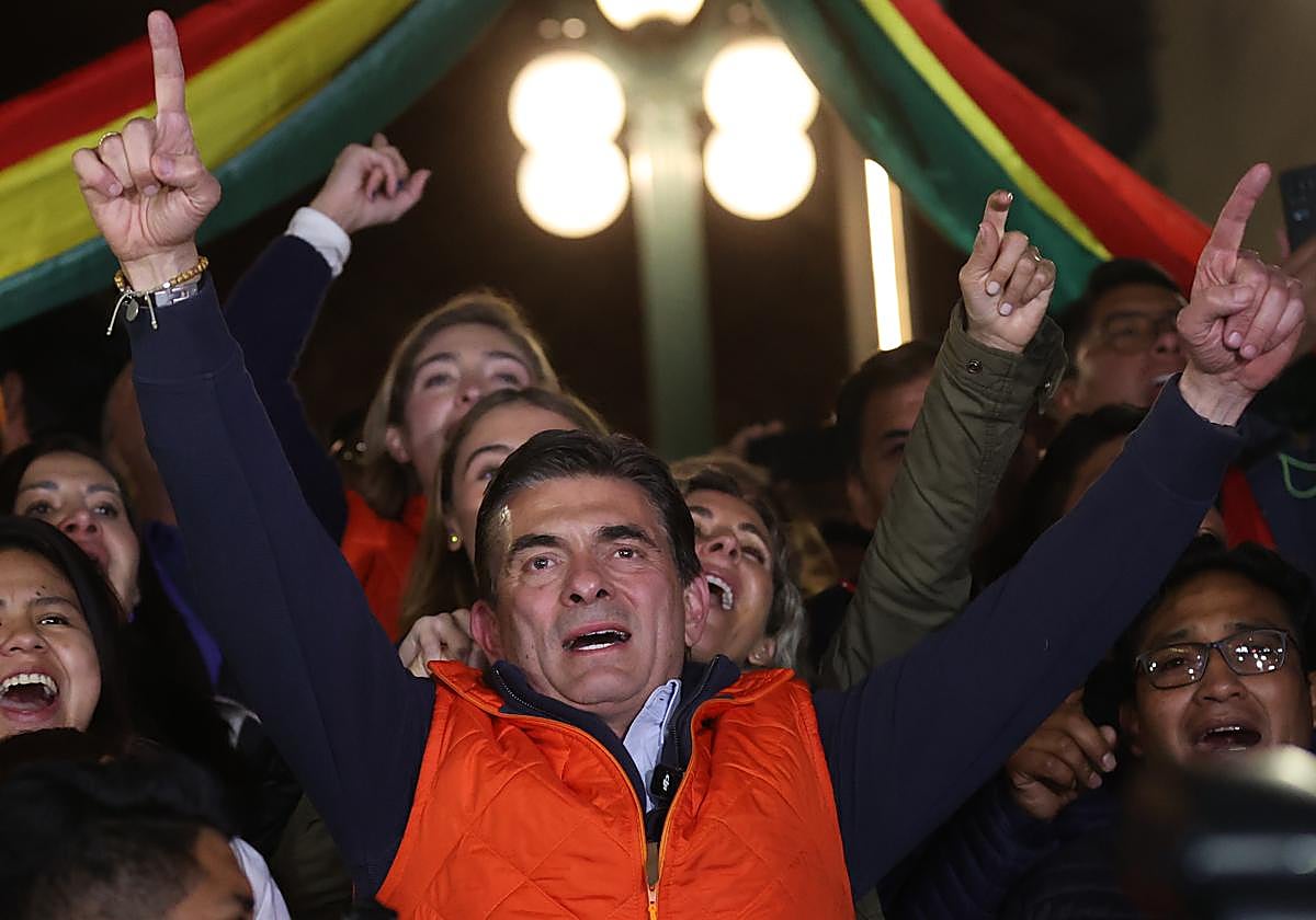 Rodrigo Paz Pereira reunido con sus simpatizantes, ayer en La Paz