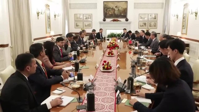 China e India se muestran optimistas acerca de sus relaciones bilaterales durante una reunión en Nueva Delhi